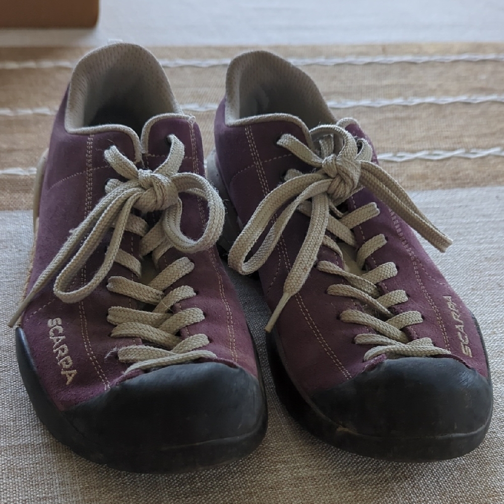 Scarpa Plum Climbing Shoes with Beige Laces